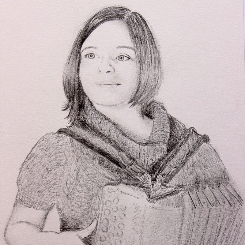 Portrait réaliste au crayon, musicienne accordéon